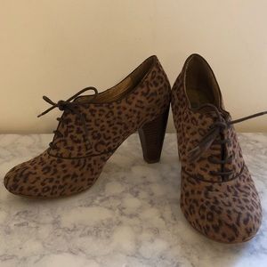 Blanco Lace Up Cheetah Heels
